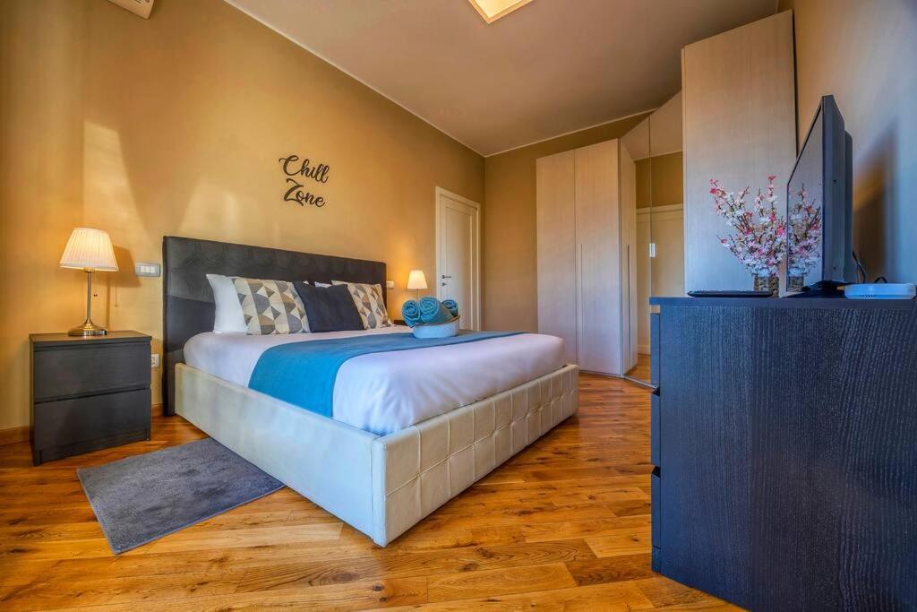 Sunny & Updated Flat With Panoramic City View 50M From M4 Stop มิลาน ภายนอก รูปภาพ