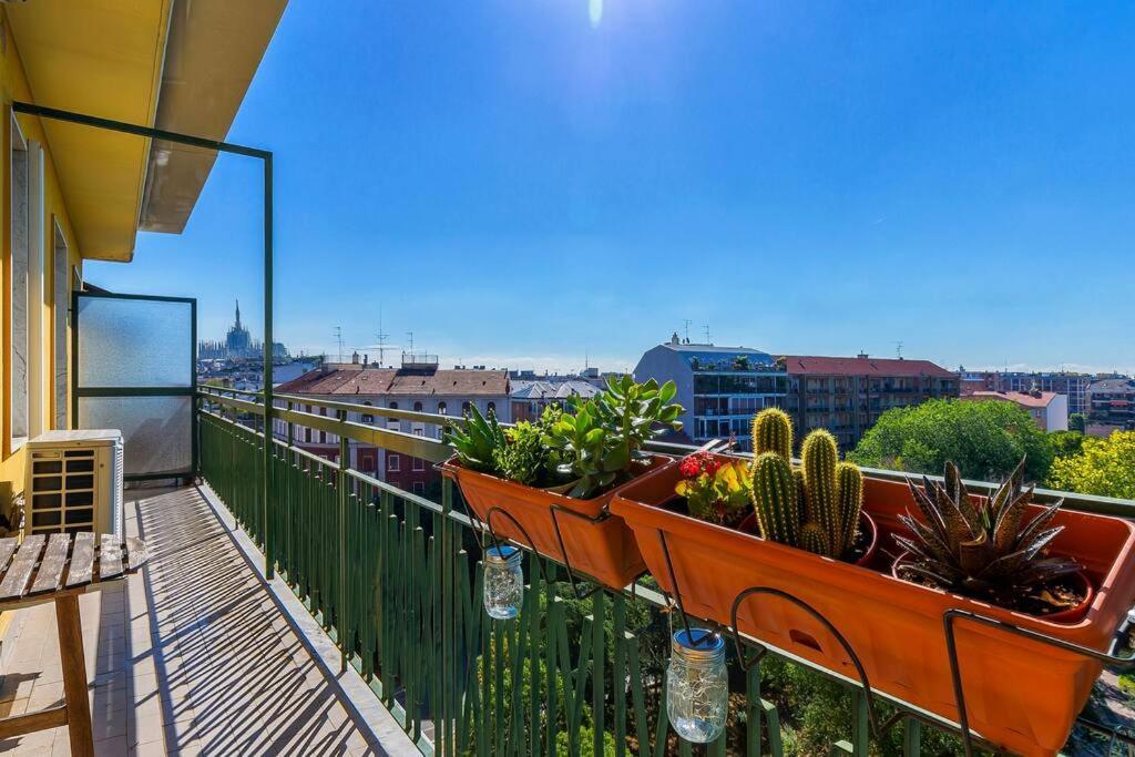 Sunny & Updated Flat With Panoramic City View 50M From M4 Stop มิลาน ภายนอก รูปภาพ