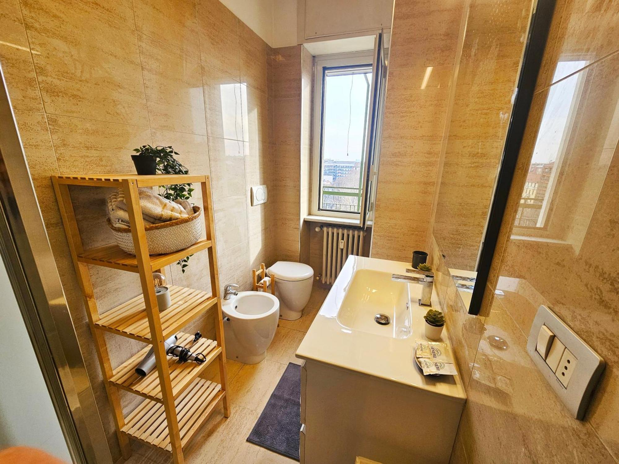 Sunny & Updated Flat With Panoramic City View 50M From M4 Stop มิลาน ภายนอก รูปภาพ