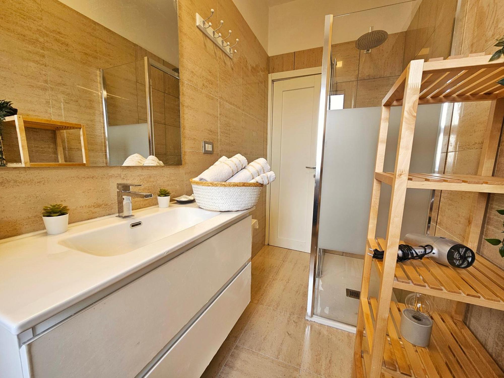 Sunny & Updated Flat With Panoramic City View 50M From M4 Stop มิลาน ภายนอก รูปภาพ